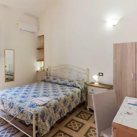 Dimora Corte Antica 3*