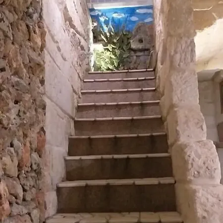 Dimora Corte Antica Bed and Breakfast 3*