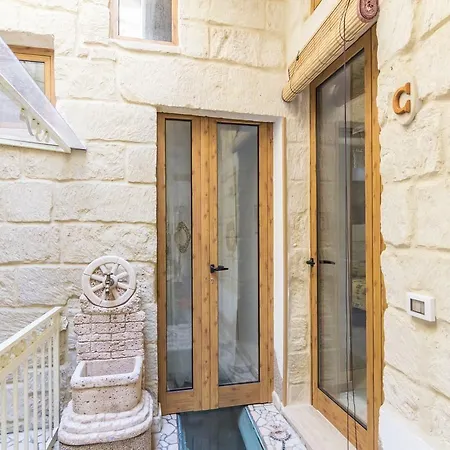 Dimora Corte Antica Bed and Breakfast 3*