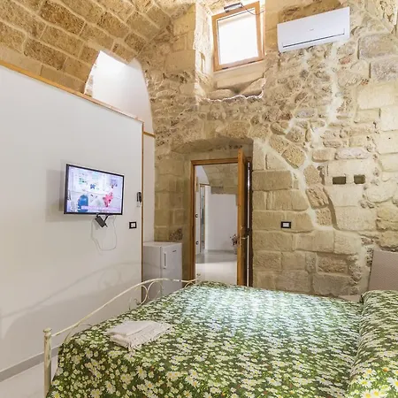 Dimora Corte Antica Bed & Breakfast 3*