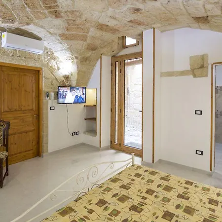 Bed and Breakfast Dimora Corte Antica 3*