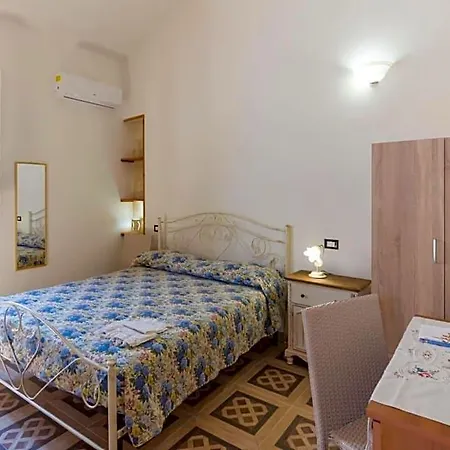 Dimora Corte Antica 3* Scorrano (Apulia)