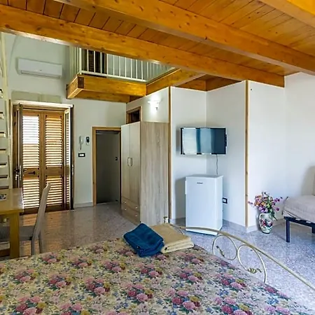 Dimora Corte Antica Oda ve Kahvaltı 3*