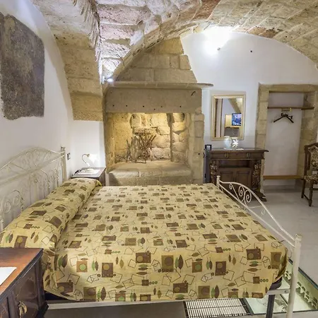 Dimora Corte Antica 3* Scorrano (Apulia)